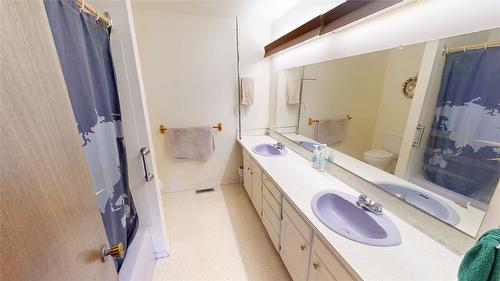 2600 7Th Street, Cranbrook, BC - Indoor Photo Showing Bathroom
