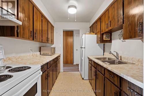 323 - 72 Main Street E, Port Colborne (Bethel), ON - Indoor Photo Showing Kitchen With Double Sink
