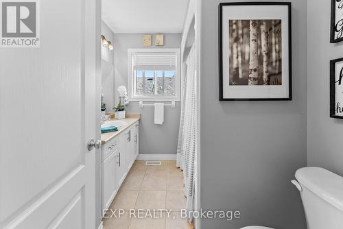 8 Lindan Street, West Lincoln (Smithville), ON - Indoor Photo Showing Bathroom