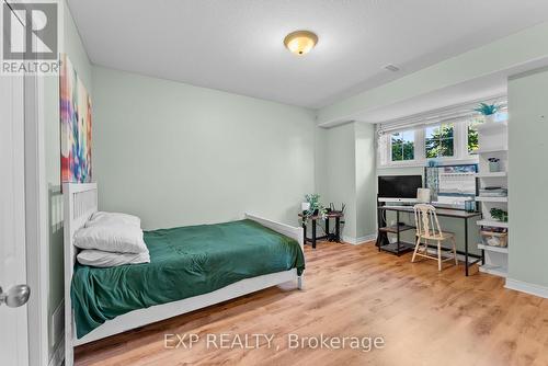 8 Lindan Street, West Lincoln (Smithville), ON - Indoor Photo Showing Bedroom