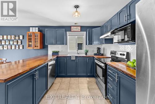 8 Lindan Street, West Lincoln (Smithville), ON - Indoor Photo Showing Kitchen With Double Sink