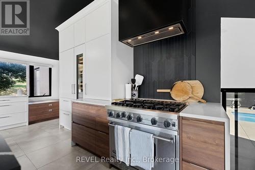 3543 King Street, Lincoln (Escarpment), ON - Indoor Photo Showing Kitchen