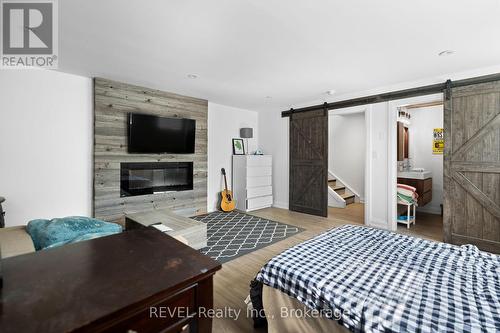 3543 King Street, Lincoln (Escarpment), ON - Indoor With Fireplace