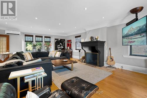 3543 King Street, Lincoln (Escarpment), ON - Indoor Photo Showing Living Room With Fireplace