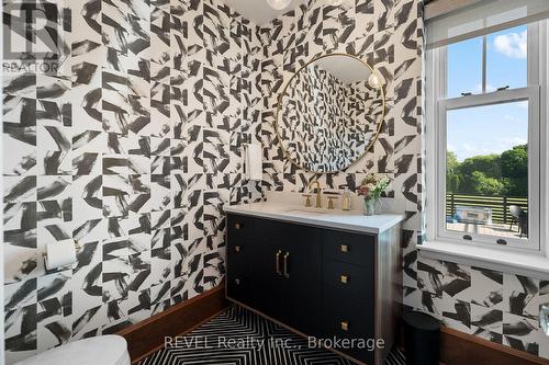 3543 King Street, Lincoln (Escarpment), ON - Indoor Photo Showing Bathroom