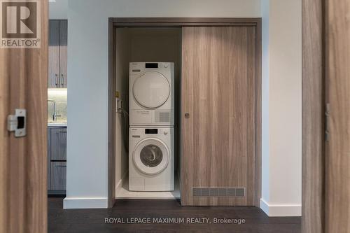502 - 95 Mcmahon Drive, Toronto, ON - Indoor Photo Showing Laundry Room