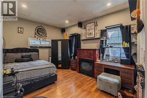 2104 Governors Road, Hamilton, ON - Indoor Photo Showing Bedroom