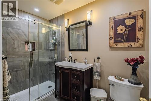 2104 Governors Road, Hamilton, ON - Indoor Photo Showing Bathroom