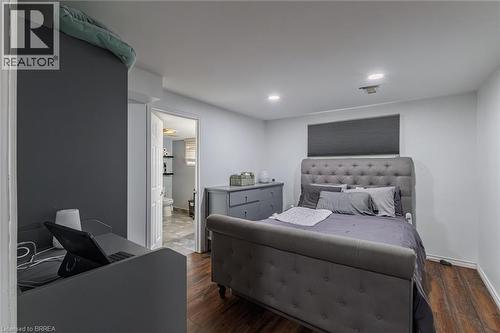 2104 Governors Road, Hamilton, ON - Indoor Photo Showing Bedroom