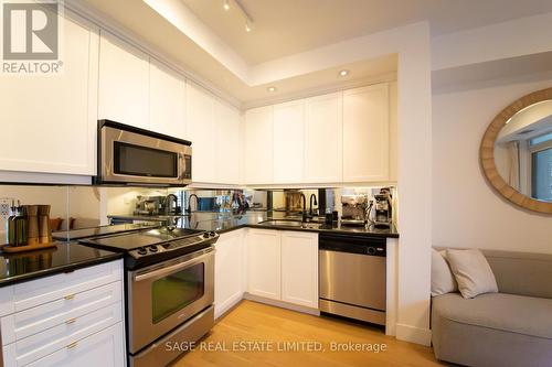 516 - 628 Fleet Street, Toronto, ON - Indoor Photo Showing Kitchen
