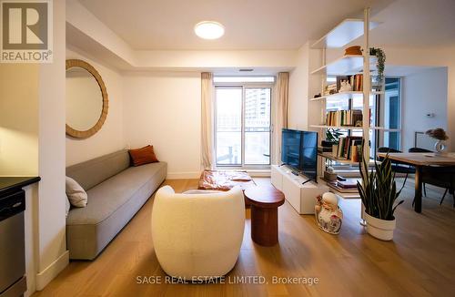 516 - 628 Fleet Street, Toronto, ON - Indoor