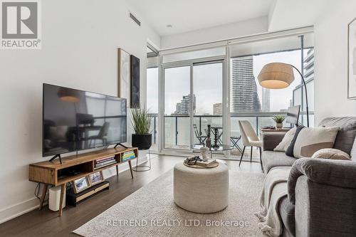 3006 - 15 Grenville Street, Toronto, ON - Indoor Photo Showing Living Room