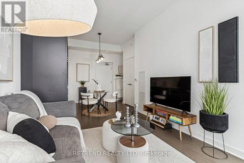 3006 - 15 Grenville Street, Toronto, ON - Indoor Photo Showing Living Room