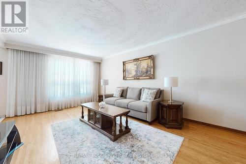 224 Fairglen Avenue, Toronto, ON - Indoor Photo Showing Living Room