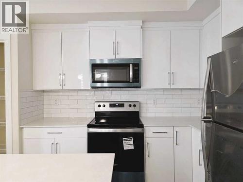 2220, 15 Skyview Point Crescent, Calgary, AB - Indoor Photo Showing Kitchen