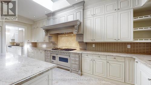33 Maple Grove Avenue, Richmond Hill, ON - Indoor Photo Showing Kitchen