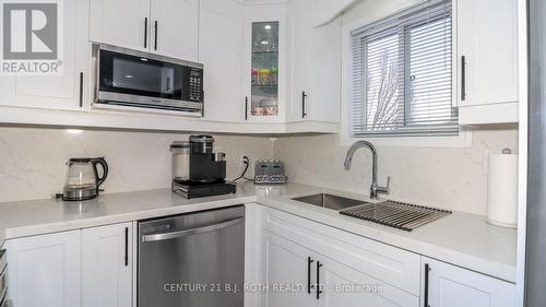 3 Coleman Drive, Barrie, ON - Indoor Photo Showing Kitchen