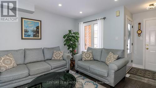 3 Coleman Drive, Barrie, ON - Indoor Photo Showing Living Room