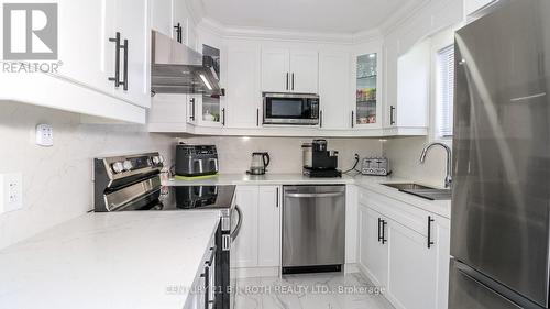 3 Coleman Drive, Barrie, ON - Indoor Photo Showing Kitchen With Stainless Steel Kitchen With Upgraded Kitchen