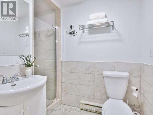 49 Ridgeway Avenue, Barrie, ON - Indoor Photo Showing Bathroom