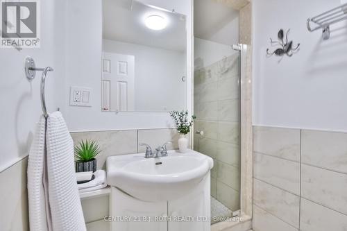 49 Ridgeway Avenue, Barrie, ON - Indoor Photo Showing Bathroom