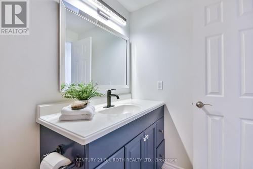 49 Ridgeway Avenue, Barrie, ON - Indoor Photo Showing Bathroom