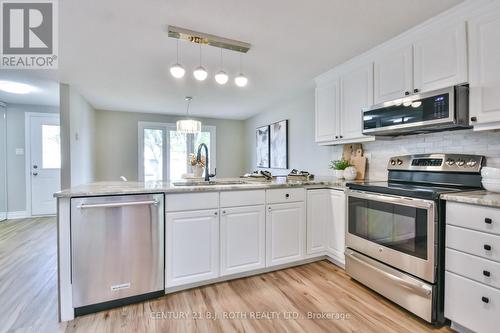 49 Ridgeway Avenue, Barrie, ON - Indoor Photo Showing Kitchen With Upgraded Kitchen