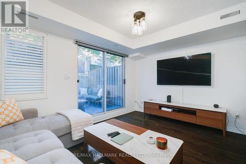 113 - 20 Foundry Avenue, Toronto, ON - Indoor Photo Showing Living Room