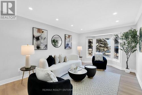 25 Porteous Circle, Brampton, ON - Indoor Photo Showing Living Room