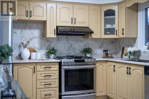 25 Porteous Circle, Brampton, ON - Indoor Photo Showing Kitchen