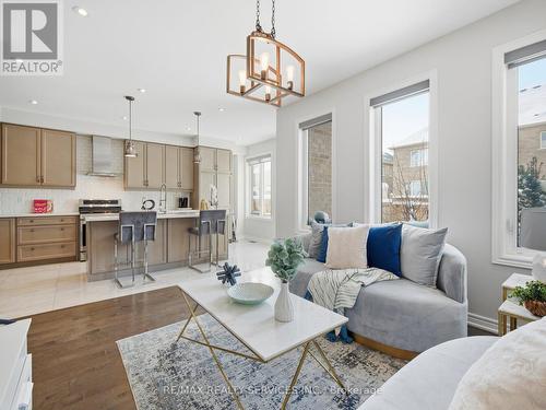 26 Yellow Sorrel Road, Brampton, ON - Indoor Photo Showing Living Room