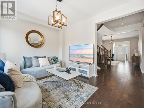 26 Yellow Sorrel Road, Brampton, ON - Indoor Photo Showing Living Room