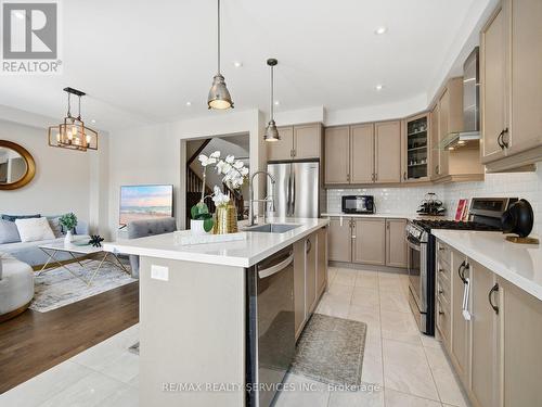26 Yellow Sorrel Road, Brampton, ON - Indoor Photo Showing Kitchen With Upgraded Kitchen