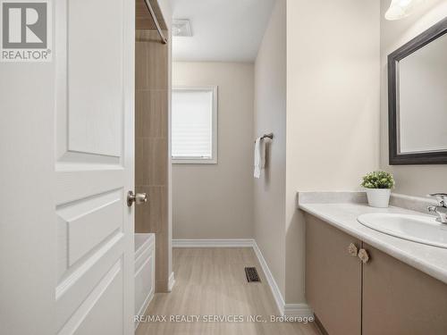 26 Yellow Sorrel Road, Brampton, ON - Indoor Photo Showing Bathroom