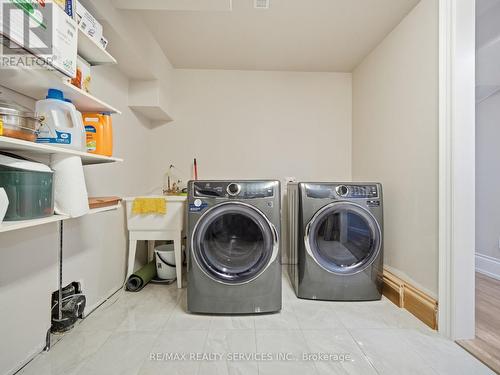 26 Yellow Sorrel Road, Brampton, ON - Indoor Photo Showing Laundry Room