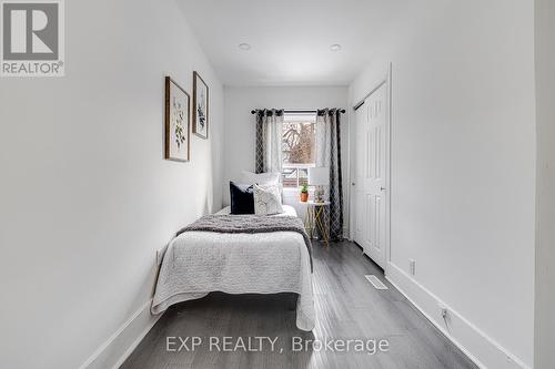 4 Madison Avenue, Hamilton, ON - Indoor Photo Showing Bedroom