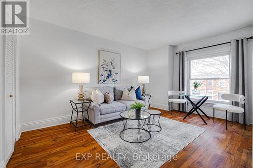 4 Madison Avenue, Hamilton, ON - Indoor Photo Showing Living Room