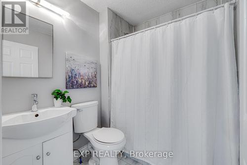 4 Madison Avenue, Hamilton, ON - Indoor Photo Showing Bathroom