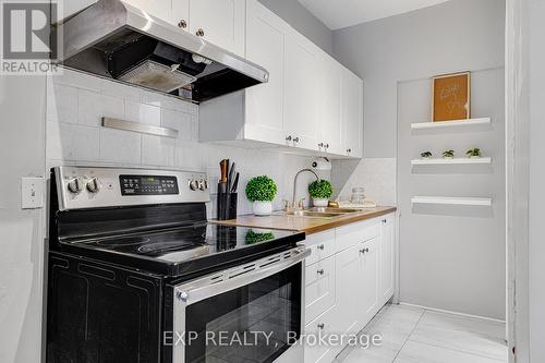 4 Madison Avenue, Hamilton, ON - Indoor Photo Showing Kitchen