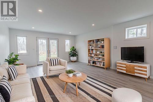 82 Diamond Valley Drive, Oro-Medonte, ON - Indoor Photo Showing Living Room