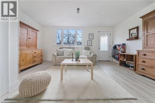 68 Oak Street, Brantford, ON - Indoor Photo Showing Living Room