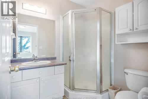 18-80 Centre Unit# 18, London, ON - Indoor Photo Showing Bathroom