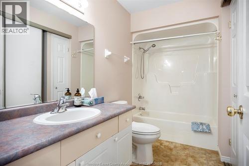 18-80 Centre Unit# 18, London, ON - Indoor Photo Showing Bathroom