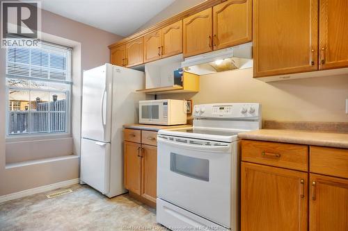 18-80 Centre Unit# 18, London, ON - Indoor Photo Showing Kitchen