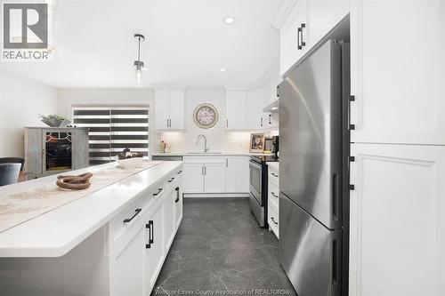 163 Lane Street, Essex, ON - Indoor Photo Showing Kitchen With Upgraded Kitchen