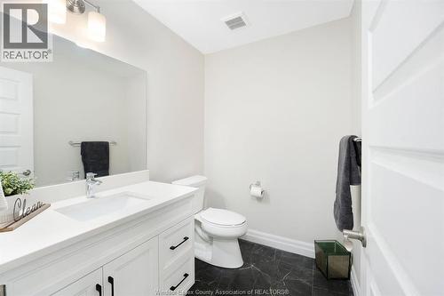 163 Lane Street, Essex, ON - Indoor Photo Showing Bathroom