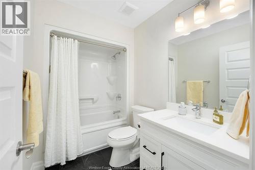 163 Lane Street, Essex, ON - Indoor Photo Showing Bathroom