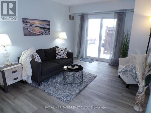 106 - 94 Aspen Springs Drive, Clarington (Bowmanville), ON - Indoor Photo Showing Living Room