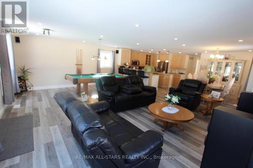 47 Need Street, Kawartha Lakes (Bobcaygeon), ON - Indoor Photo Showing Living Room