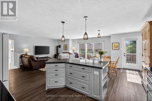 35 Elgin Street S, Blue Mountains, ON - Indoor